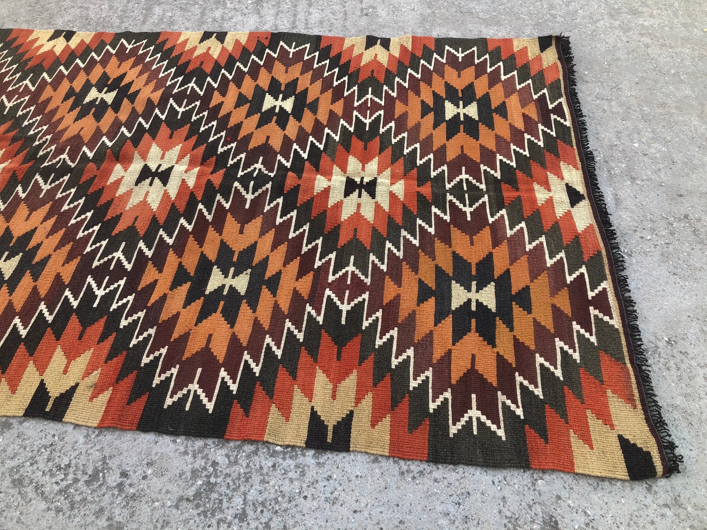 Vintage Turkish Kilim Rug: Handmade Anatolian Oushak, 4'11 x 10'3