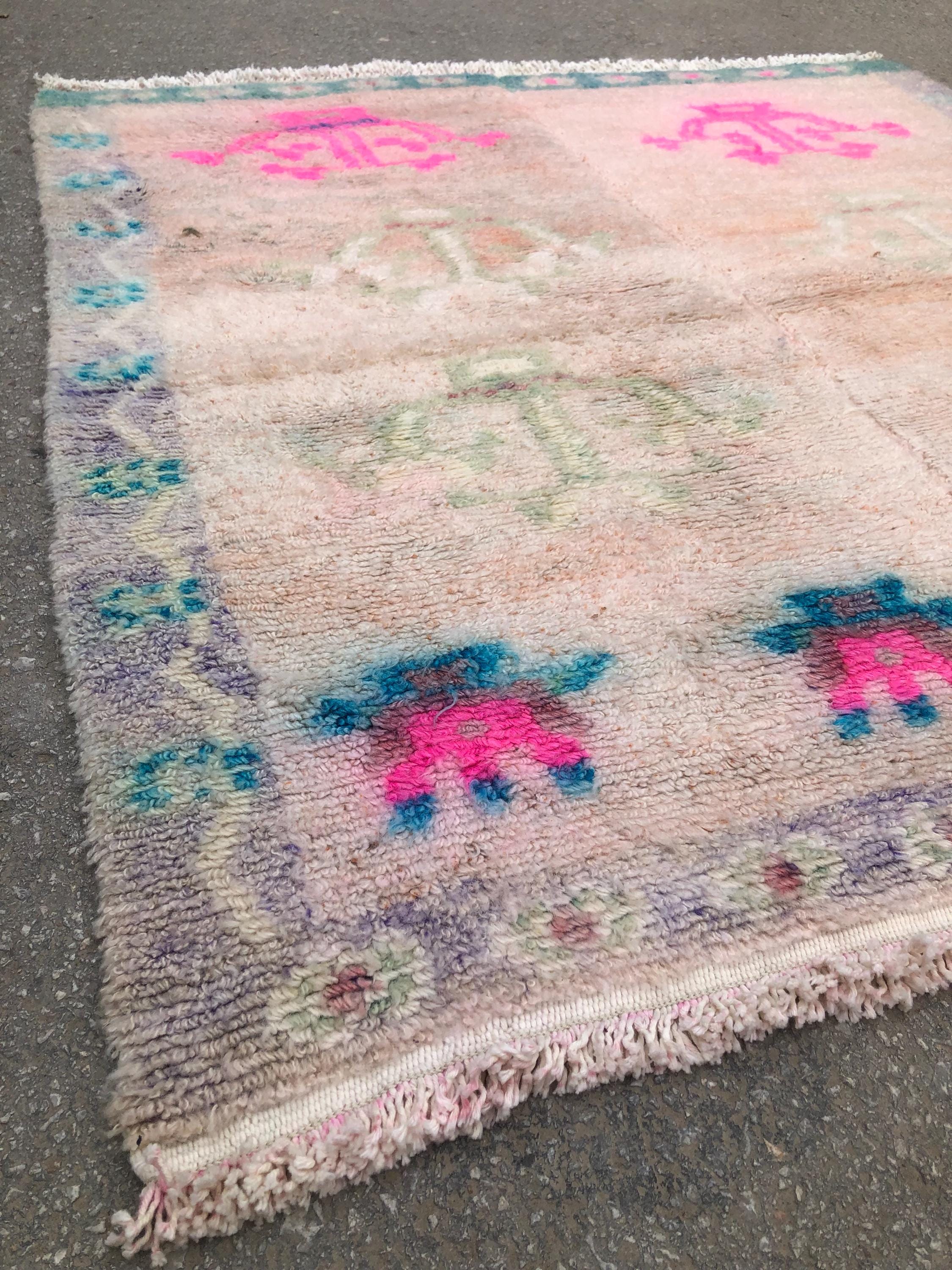 Hand Knotted Turkish Tulu Rug: Bohemian Wool Pile Rug (4x4'5 ft)