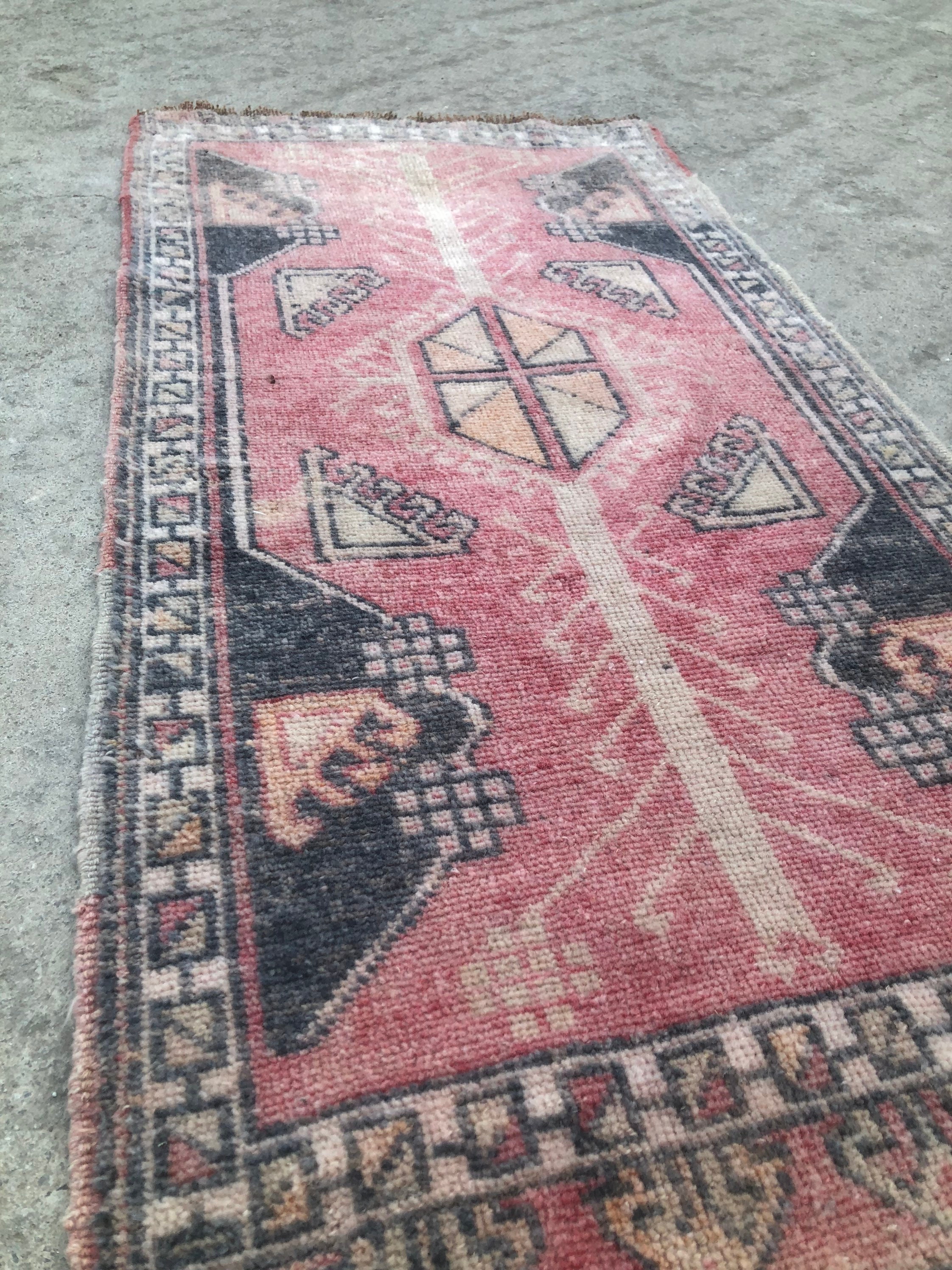 Vintage Turkish Oushak Rug: Small Wool Mat (1’7 x 3’4)