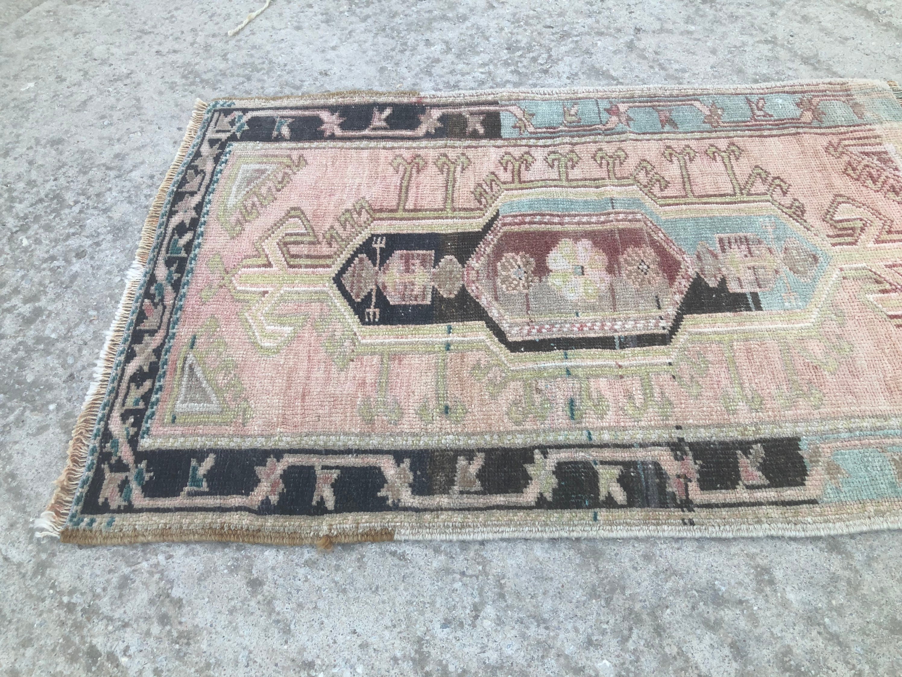 Vintage Turkish Oushak Rug: Handmade Wool Small Rug (2’ x 3’)